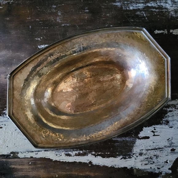 Antique SHM Simpson Hall Miller & Co Hammered Silverplate Dish, Monogrammed - Picture 4 of 8